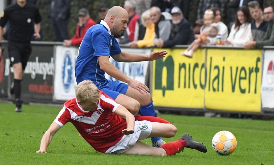 BARENDRECHT KRUIPT OMHOOG NA KNAPPE WINST IN HARKEMA