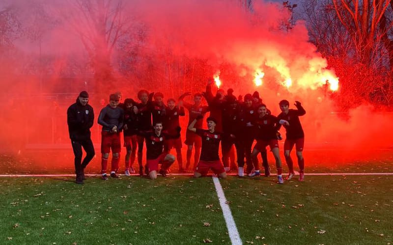 BARENDRECHT JO19-2 PROMOVEERT ALS WINTERKAMPIOEN