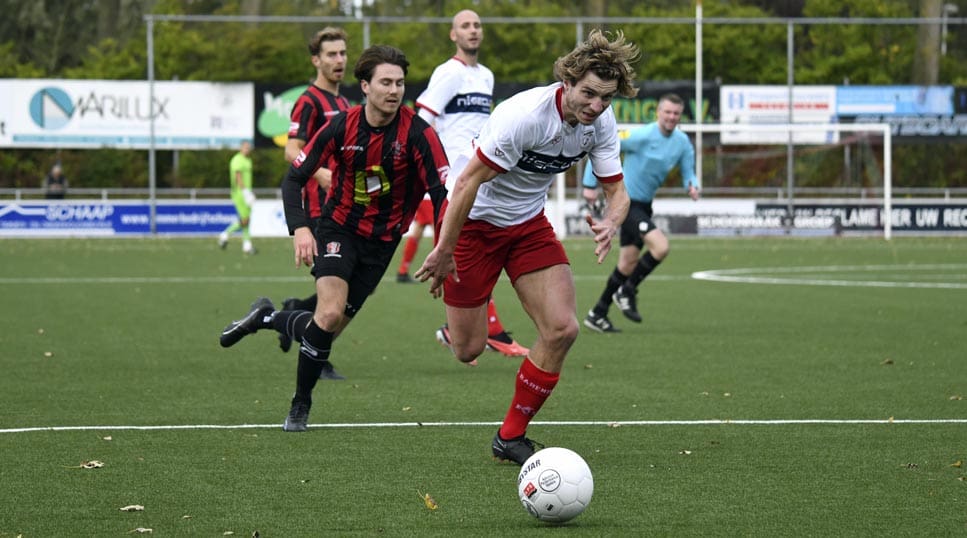 RUIME ZEGE BRENGT BARENDRECHT WEER DICHTER BIJ STEDOCO: 6-0 TEGEN AWC