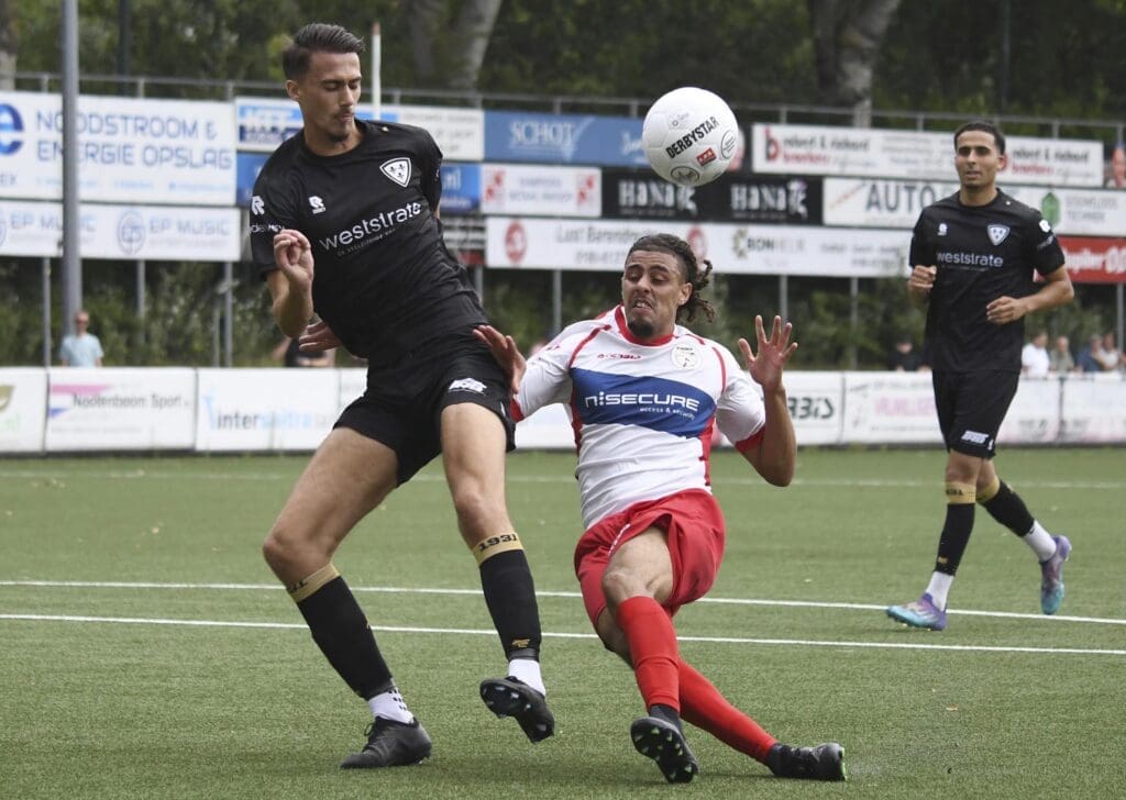 BARENDRECHT BEGINT OEFENCAMPAGNE MET GELIJKSPEL