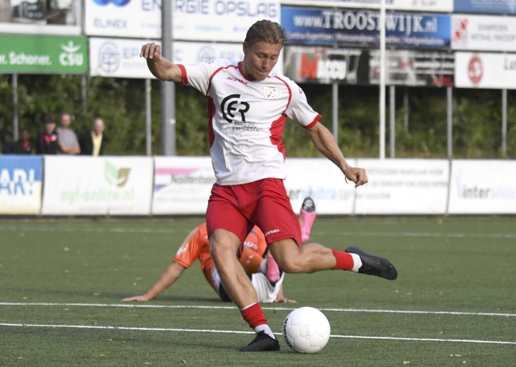 BARENDRECHT PAKT EERSTE OEFENWINST: 3-1 TEGEN TEC